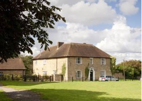 Yha Milton Keynes Vicarage Road Milton Keynes Mk13 9ag Hotels Bb S