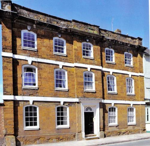 Highcroft House | 157 Watling St West, Towcester, NN12 6BX | Hotels & BB's